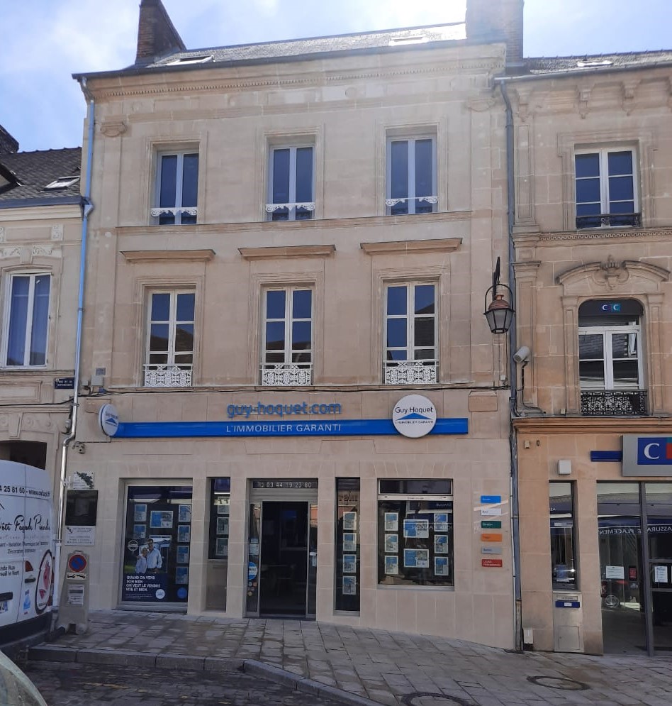 vue de la façade rénovée de l'Agence Guy Hoquet à Clermont Oise par Cofapi