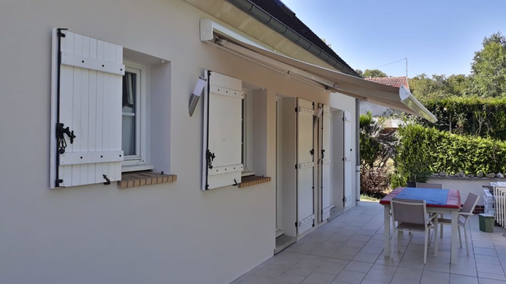 VUE DE LA FACADE COTE TERRASSE DU RAVALEMENT COFAPI A BREUIL LE VERT